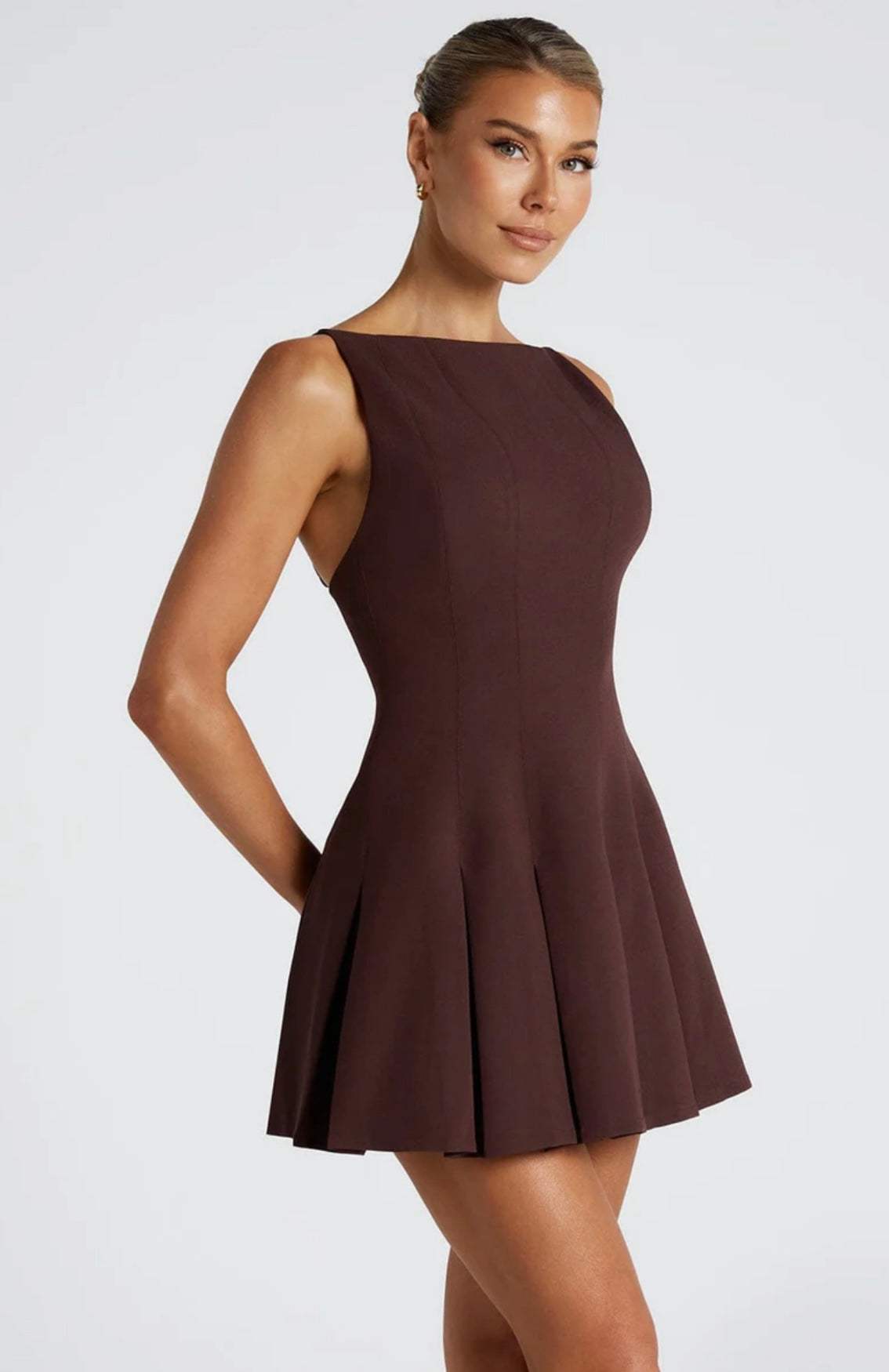 Vintage marrom mini vestido halter sem costas hem plissado - Sallomin