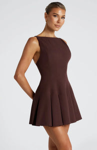 Vintage marrom mini vestido halter sem costas hem plissado - Sallomin
